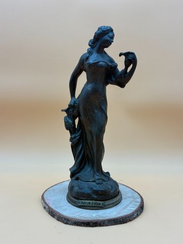 « Parfum d’Arum » : sculpture en régule à patine médaille, H : 30