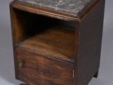 une vieille table en bois avec un plateau en marbre et un tiroir en dessous