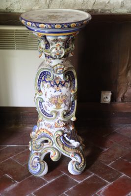 a vase that is sitting on the floor next to a wall