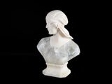 buste en marbre d'une femme coiffée d'un turban