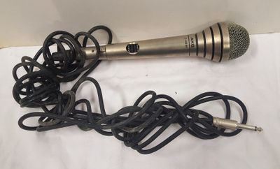 a microphone that is laying on a white sheet