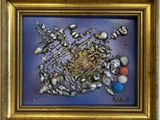 tableau représentant des coquillages, présenté dans un cadre doré