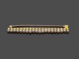 une broche en forme de barre en or et perles