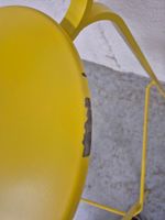 La Palma - Paire de chaises hautes en métal laqué jaune. (photo 2)