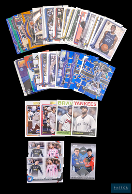 a lot of baseball cards that are on the table