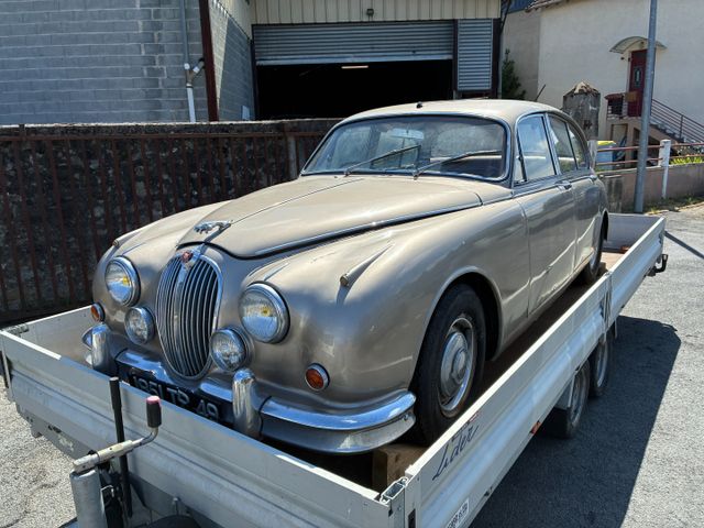 Véhicule particulier JAGUAR MK2, immatriculée HE-556-HV, 1ère mis