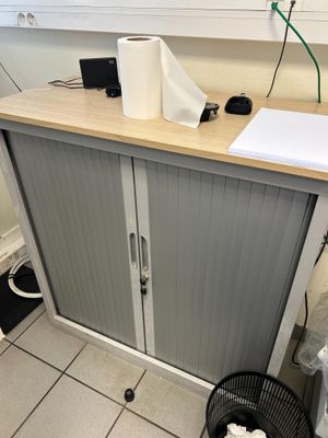 SUR DESIGNATION : Mobilier de bureau en stratifié façon bois…