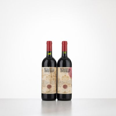 deux bouteilles de vin rouge posées sur une table