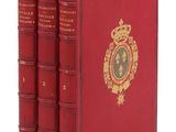 un lot de trois livres rouges ornés de dorures