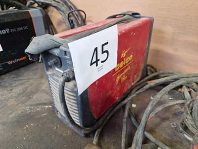 une image représentant une machine à souder sur laquelle figure le chiffre 45