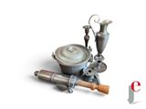 beaucoup d'objets en argent posés sur la table