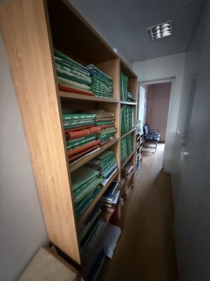 Deux étagères à cinq niveaux en stratifié noir - Photo 1