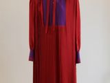 une image d'une robe sur un mannequin