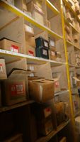 - Au centre, un bloc de rayonnages comprenant de la boulonne… (photo 4)