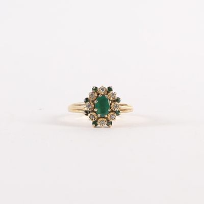 la bague en émeraude et diamant
