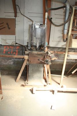 a machine that is sitting in the middle of a room