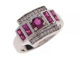 une photo d'une bague ornée de pierres roses et de diamants