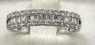 Demi-alliance en or blanc 18K 750ml sertie d'une ligne de diamants bla - Photo 1