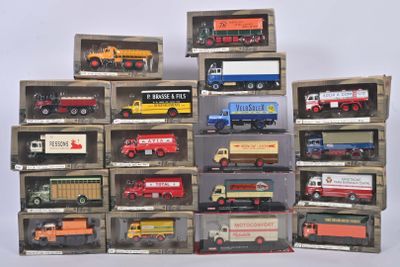 de nombreux types de camions jouets dans une vitrine