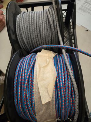 une corde qui a été enroulée autour d'une charrette