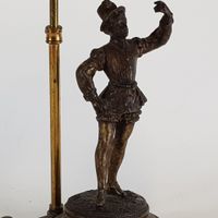 Lampe en régule à décor de personne en habit Renaissance - H… (photo 4)