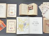 un grand nombre de livres posés sur une table