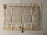 un très vieux document accroché au mur