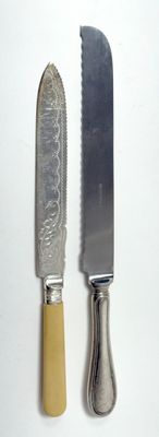 two knives that are sitting next to each other on a table