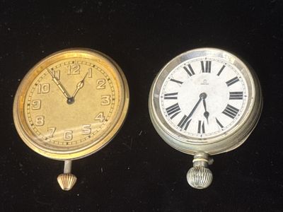 2 régulateurs, l'un OMEGA, diam 57 mm