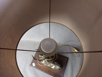 Lampe à décor de cerf en laiton socle bois, édition pour les… (photo 6)