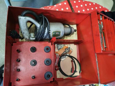 Rectifieuse de siège de soupape en coffret - Photo 1