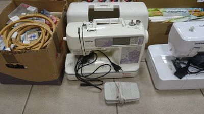 many different types of sewing machines on the floor