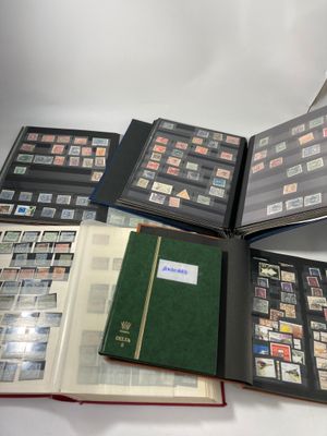 lot de 4 albums de timbre comprenant timbre de Grèce, Monaco…