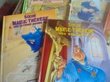 de nombreux livres pour enfants qui se trouvent sur l'étagère