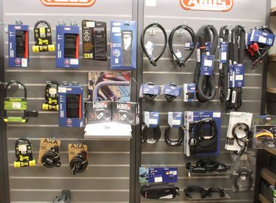 many different types of electronics on display in a store