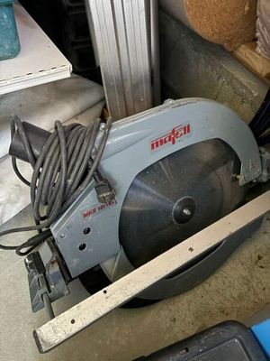 a picture of a circular blade saw in a garage