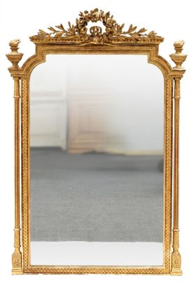 une image d'un miroir avec un cadre doré sur un fond blanc