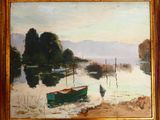 une peinture représentant un bateau sur l'eau, près du rivage