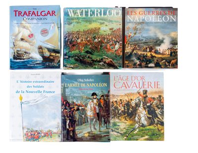 plusieurs livres pour enfants sont alignés sur une surface blanche