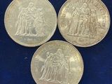 three gold sovereigns, one of which is a sovereign and one of which is a sovereign