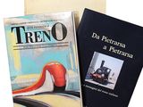deux livres posés l'un à côté de l'autre sur une table