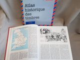un livre ouvert sur lequel figure l'image d'une carte