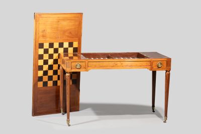 a small desk with a chess board on top of it