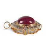gold - plated pendant with a cabochine cabochine on top of it