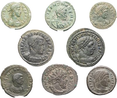 six pièces de monnaie romaines antiques, dont l'une représente la tête d'un homme