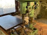a machine that is sitting on a table in a room