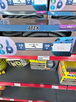 many different types of hoses on the shelves in the store