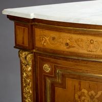 Paire d’encoignures à façade cintrée à décor marqueté de tro… (photo 5)