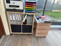 Ensemble mobilier comprenant :