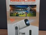 emballage pour un projecteur portable représentant un footballeur en train de tirer dans un ballon de foot